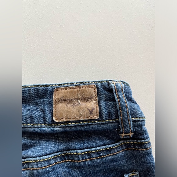 Women’s American Eagle rough hem blue jean shorts, size 10, 5 pockets denim - Picture 5 of 6
